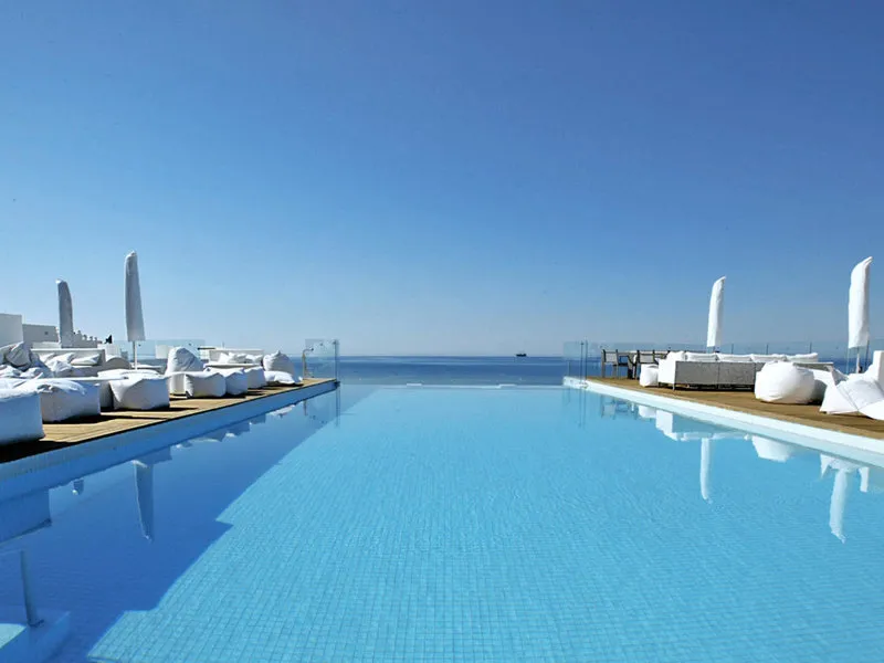 Infinity bazen s pogledom na Sredozemsko morje